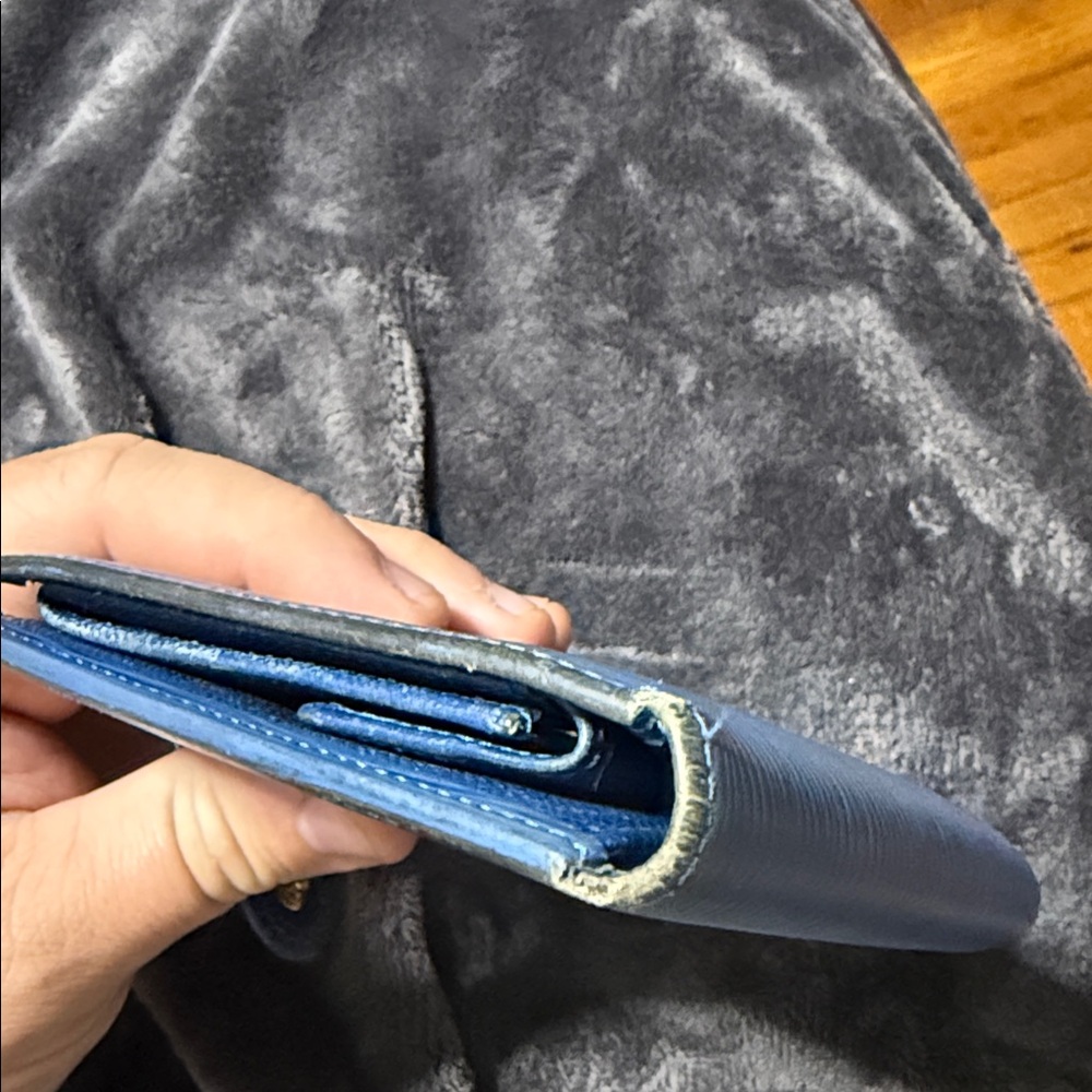 Louis Vuitton Blue Epi Leather Porte-Billets Compact Wallet /Distressed - Picture 11 of 12